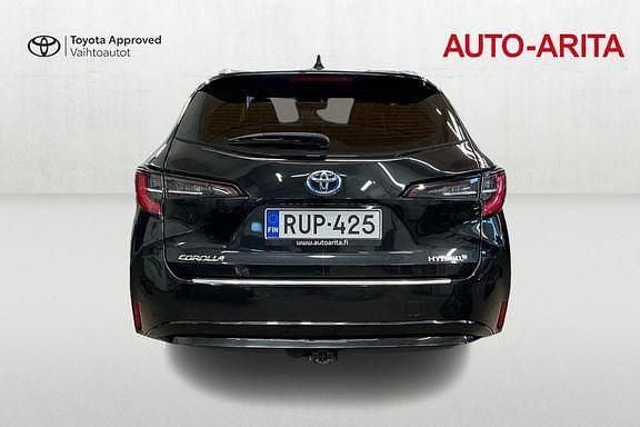 Käytetty Toyota Corolla Active 121 HP (88 kW) 2021 Musta Farmari