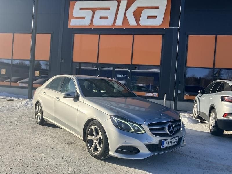 Käytetty Mercedes E200 Premium 136 HP (100 kW) 2013 Sedan
