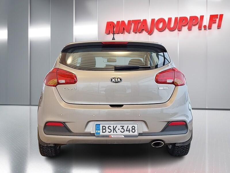 Käytetty Kia Ceed EX 128 HP (94 kW) 2015 Hopea Viistoperä