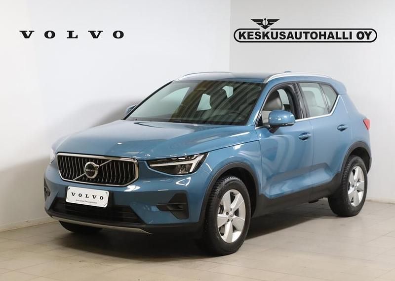 Sininen Käytetty 2023 Volvo XC40 Plus Katumaasturi | 42 450 € (Perustarjous) - Kuva 1/4