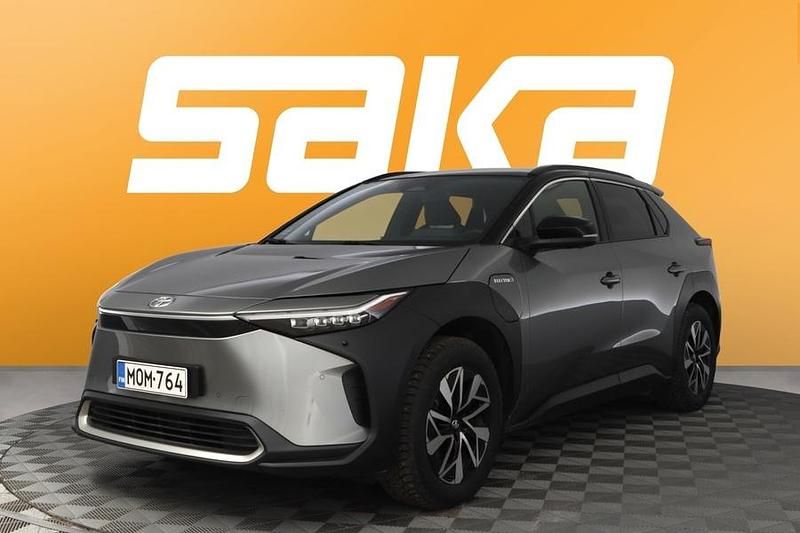 Käytetty Toyota bZ4X Premium 150 kW (204 HP) 2023 Katumaasturi