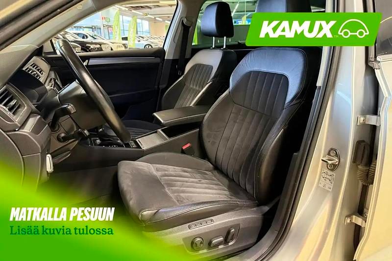 Käytetty Skoda Superb Elegance 150 HP (110 kW) 2017 Hopea / harmaa Farmari