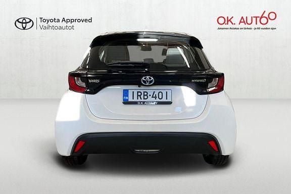 Käytetty Toyota Yaris Active 114 HP (83 kW) 2023 Valkoinen Viistoperä