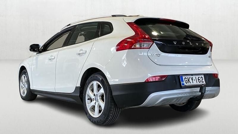 Käytetty Volvo V40 Business Edition 114 HP (83 kW) 2013 Valkoinen Viistoperä