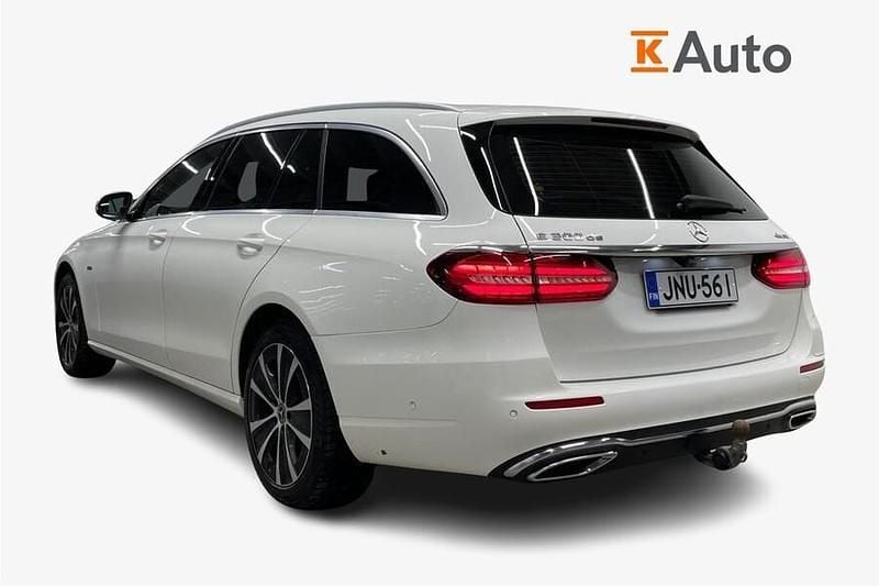 Käytetty Mercedes E300 Avantgarde 194 HP (142 kW) 2021 Valkoinen Farmari