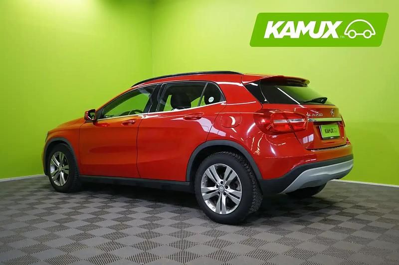 Käytetty Mercedes GLA200 Business 136 HP (100 kW) 2015 Punainen Katumaasturi