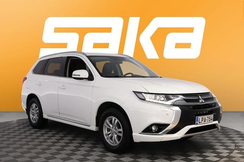 Käytetty Mitsubishi Outlander P-HEV Instyle 121 HP (88 kW) 2016 Farmari