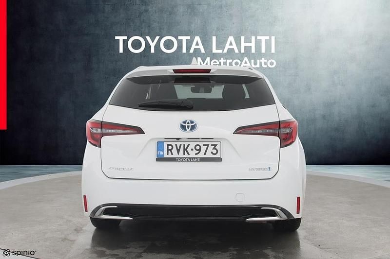 Käytetty Toyota Corolla Edition 140 HP (102 kW) 2023 Valkoinen Farmari