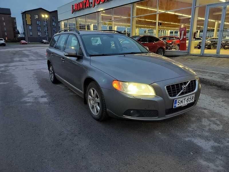 Ruskea Käytetty 2008 Volvo V70 Momentum Farmari | 6 500 € (Perustarjous) - Kuva 1/4