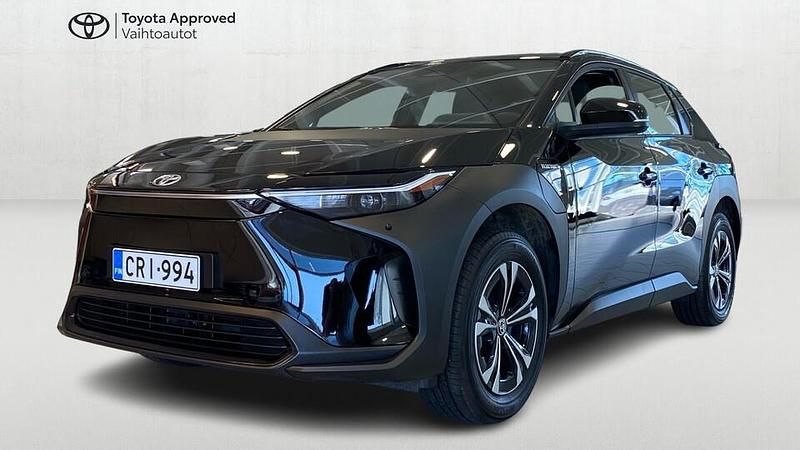 Käytetty Toyota bZ4X Active 160 kW (218 HP) 2023 Musta Katumaasturi