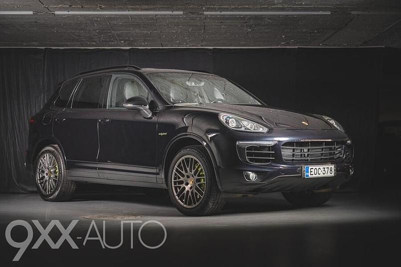 Käytetty Porsche Cayenne S E-Hybrid Platinum Edition 333 HP (244 kW) 2017 Katumaasturi