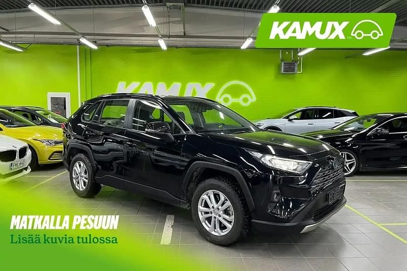Käytetty Toyota RAV4 Hybrid Comfort 178 HP (130 kW) 2024 Musta Katumaasturi