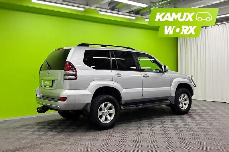 Käytetty Toyota Land Cruiser 166 HP (122 kW) 2005 Hopea / harmaa Katumaasturi