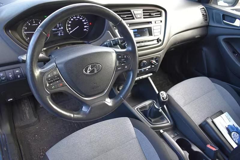 Käytetty Hyundai i20 Comfort 101 HP (74 kW) 2016 Viistoperä