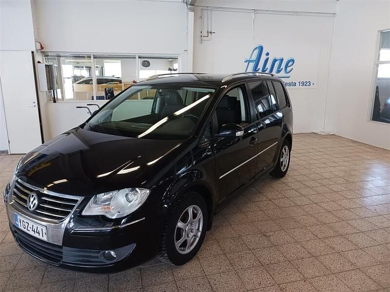 Käytetty VW Touran Highline 140 HP (102 kW) 2008 Musta Tila-auto