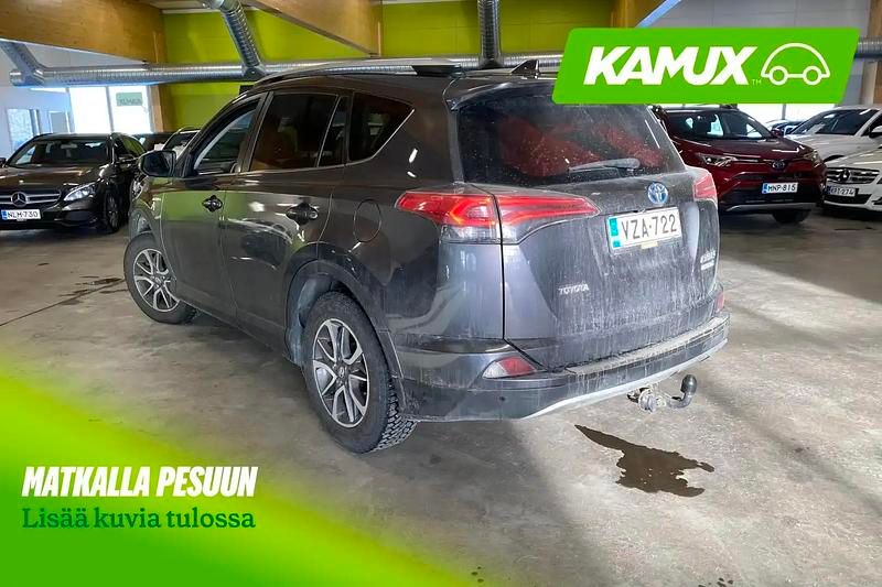 Käytetty Toyota RAV4 Hybrid Premium 155 HP (114 kW) 2016 Hopea / harmaa Katumaasturi