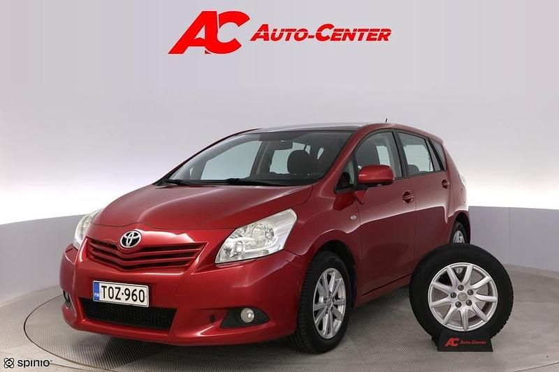 Punainen Käytetty 2011 Toyota Verso Edition Tila-auto | 11 950 € (Perustarjous) - Kuva 1/4
