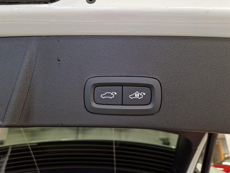 Käytetty Volvo EX40 Plus 185 kW (252 HP) 2025 717 Katumaasturi