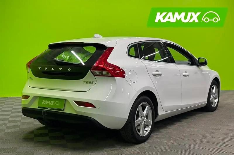 Käytetty Volvo V40 Business Edition 122 HP (89 kW) 2017 Valkoinen Sedan