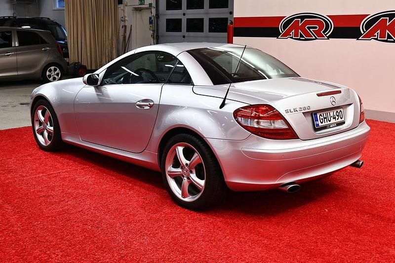 Käytetty Mercedes SLK280 231 HP (169 kW) 2005 Hopea Avoauto