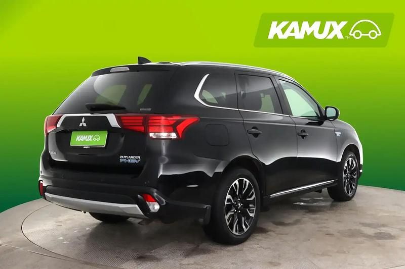 Käytetty Mitsubishi Outlander P-HEV Instyle 121 HP (88 kW) 2017 Musta Farmari