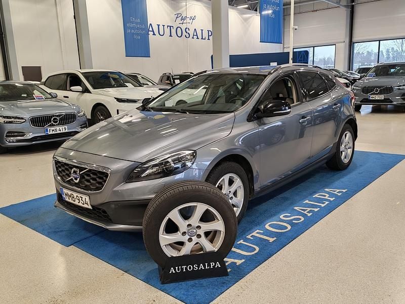 Käytetty Volvo V40 Business Edition 114 HP (83 kW) 2015 Viistoperä