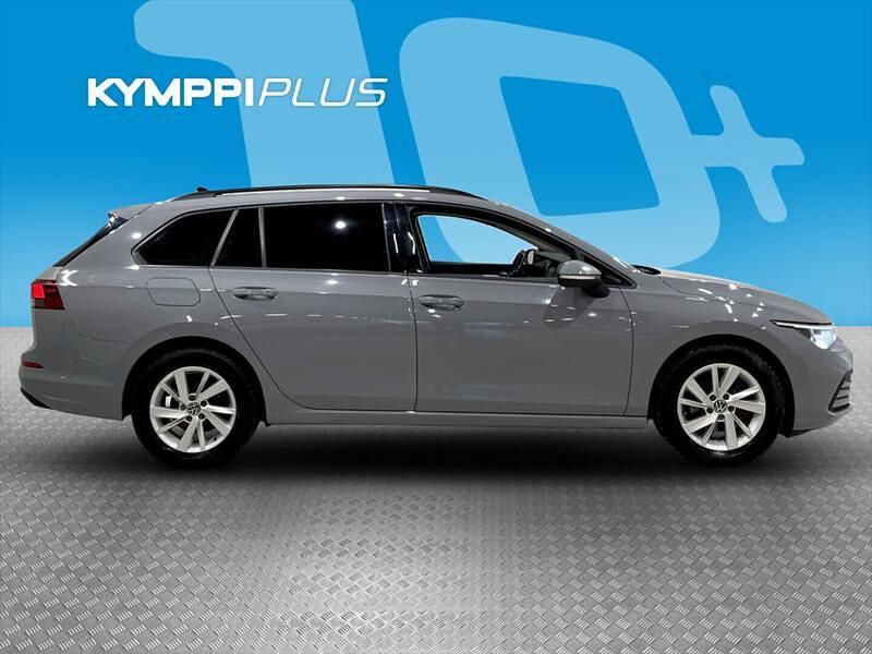 Käytetty VW Golf VIII Comfortline 110 HP (80 kW) 2021 Farmari