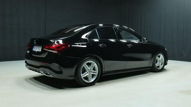 Käytetty Mercedes A180 Business 116 HP (85 kW) 2019 Musta Sedan