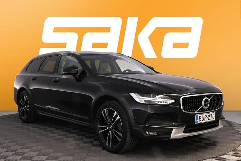 Käytetty Volvo V90 CC Business Edition 235 HP (172 kW) 2017 Farmari