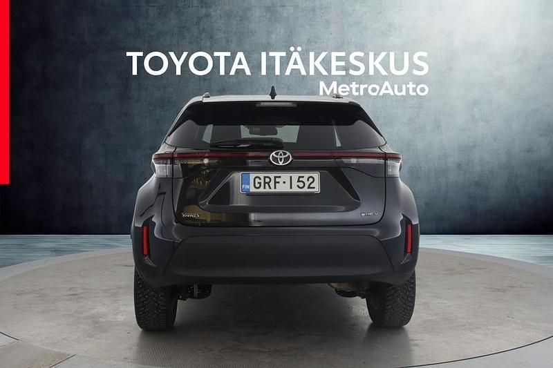 Käytetty Toyota Yaris Cross 116 HP (85 kW) 2024 Musta Katumaasturi