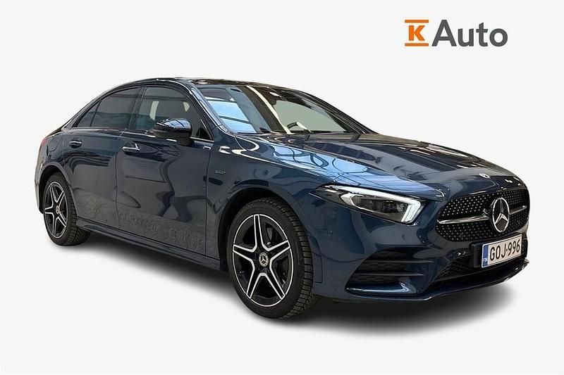 Sininen Käytetty 2021 Mercedes A250 Business Sedan | 29 980 € (Hieman kallis) - Kuva 1/3