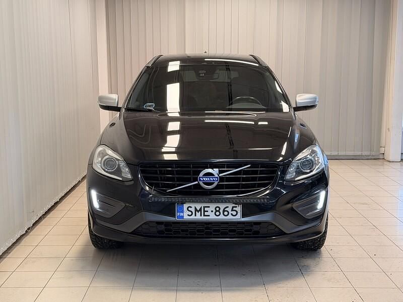 Käytetty Volvo XC60 Business Edition 190 HP (139 kW) 2017 Musta Katumaasturi