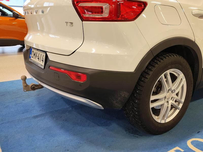 Käytetty Volvo XC40 Momentum 163 HP (119 kW) 2020 Katumaasturi