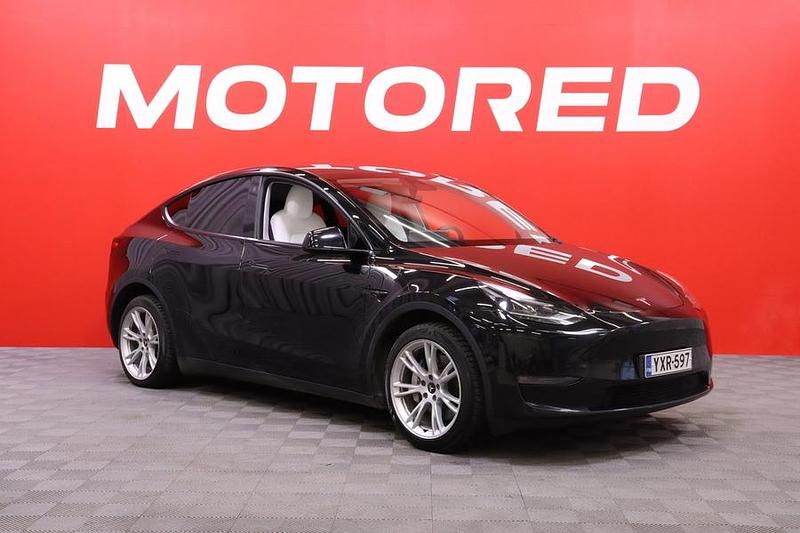 Käytetty 2024 Tesla Model Y Katumaasturi | 39 800 € (Perustarjous) - Kuva 1/3