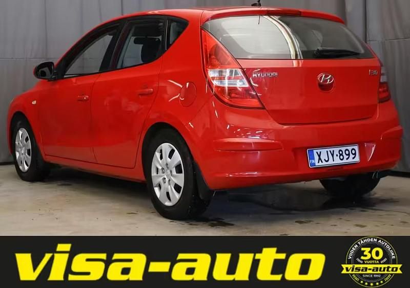 Käytetty Hyundai i30 Comfort 121 HP (88 kW) 2008 Punainen Farmari