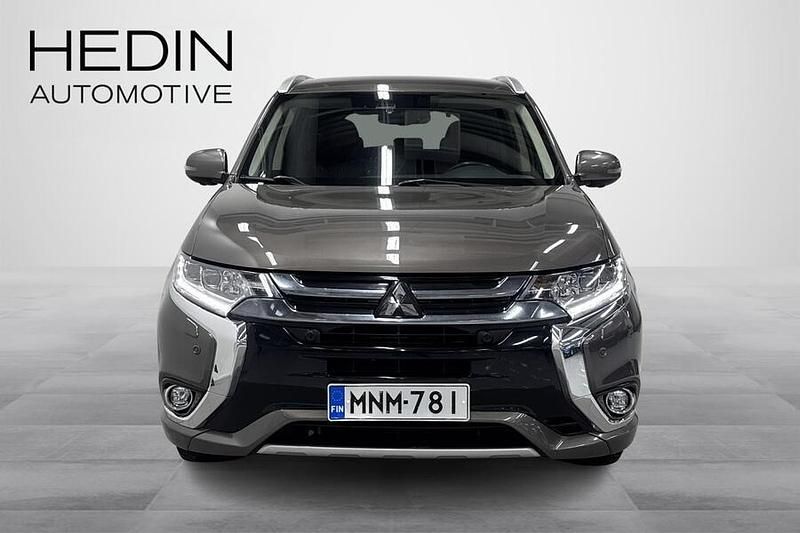 Käytetty Mitsubishi Outlander P-HEV Instyle 121 HP (88 kW) 2018 Ruskea Katumaasturi