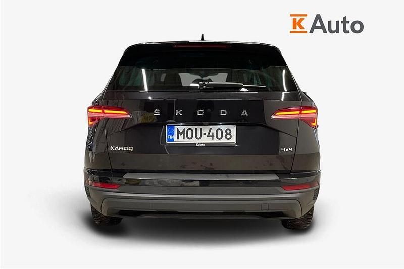 Käytetty Skoda Karoq Style 150 HP (110 kW) 2023 Musta Katumaasturi