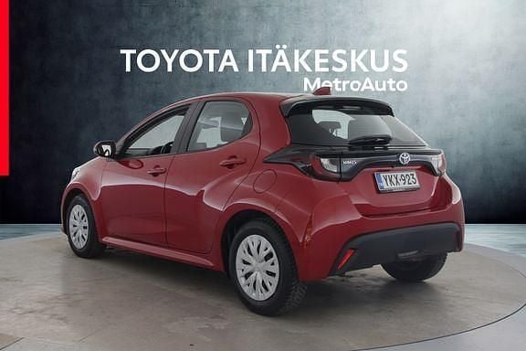 Käytetty Toyota Yaris Active 114 HP (83 kW) 2022 Punainen Viistoperä