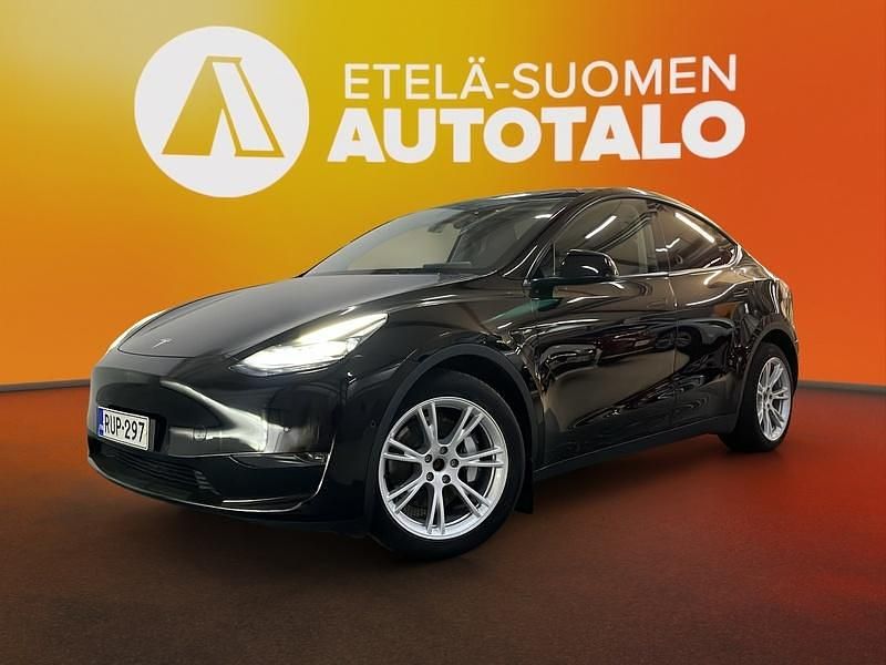 Musta Käytetty 2021 Tesla Model Y Katumaasturi | 35 900 € (Perustarjous) - Kuva 1/3