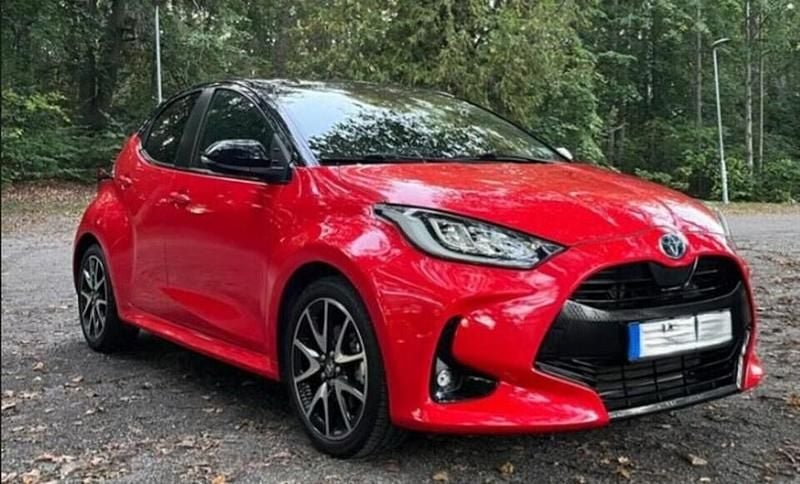 Punainen Käytetty 2020 Toyota Yaris Hybrid Viistoperä | 23 800 € (Perustarjous) - Kuva 1/4
