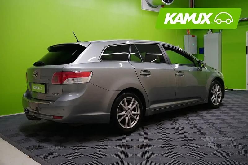 Käytetty Toyota Avensis Sol 152 HP (111 kW) 2011 Hopea / harmaa Farmari