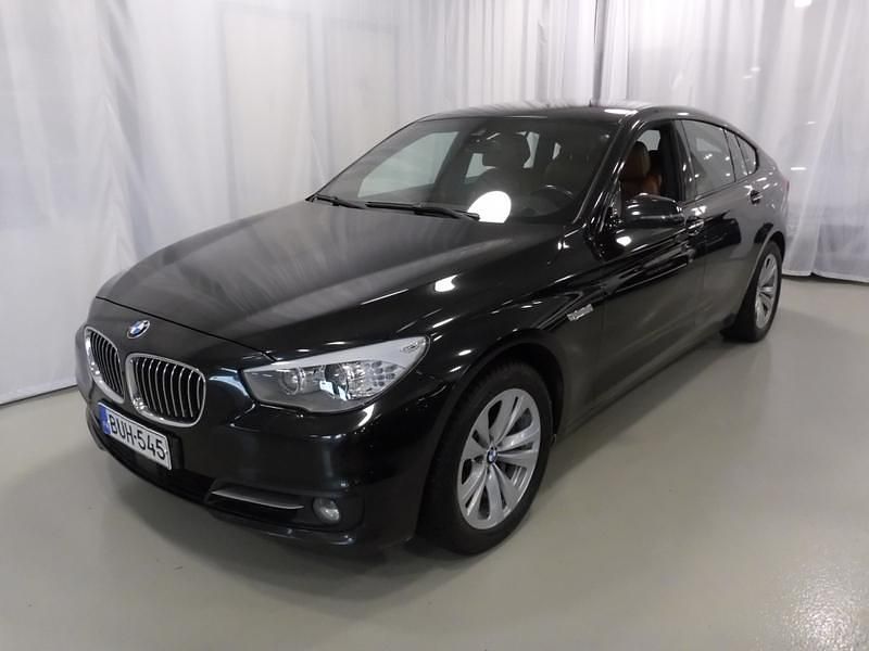Musta Käytetty 2015 BMW 530 Gran Turismo Sedan | 16 950 € - Kuva 1/4
