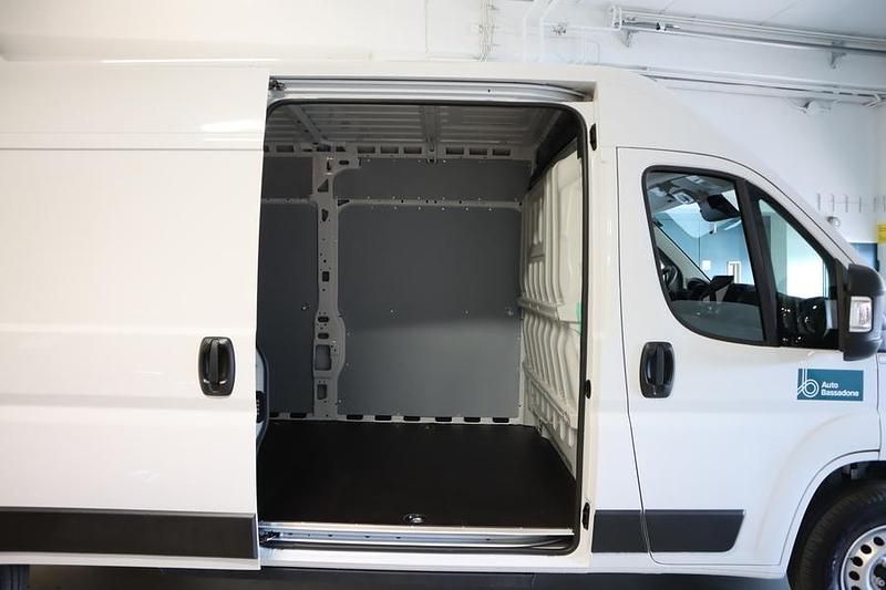 Käytetty Citroën Jumper 200 kW (272 HP) 2024 Tila-auto