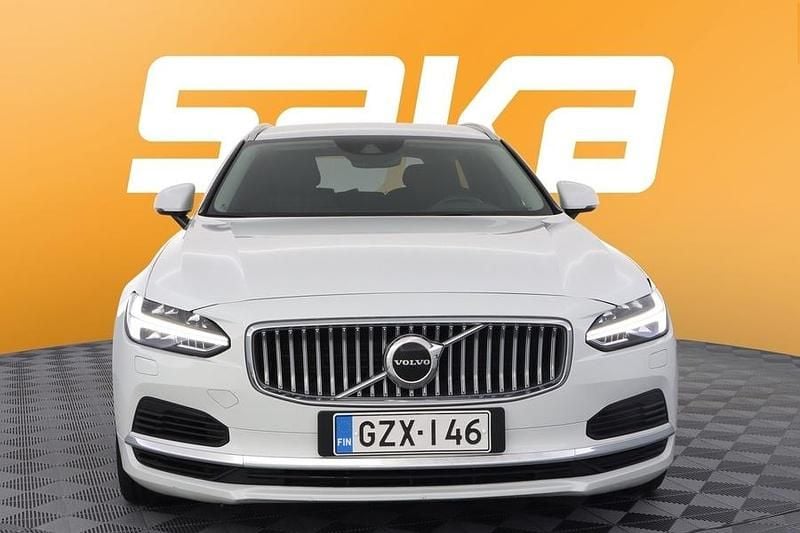 Käytetty Volvo V90 Momentum 350 HP (257 kW) 2021 Farmari