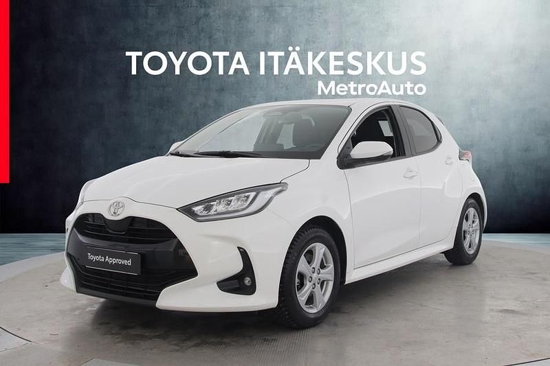 Valkoinen Käytetty 2024 Toyota Yaris Hybrid Plus Viistoperä | 22 390 € (Perustarjous) - Kuva 1/4