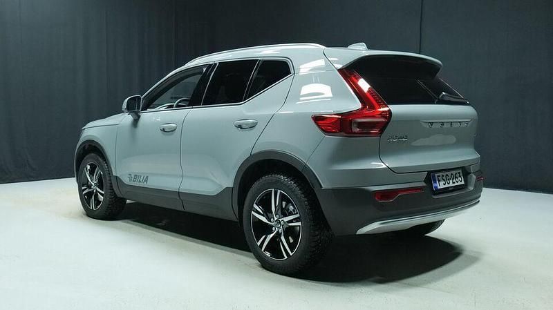 Käytetty Volvo XC40 163 HP (119 kW) 2025 Katumaasturi