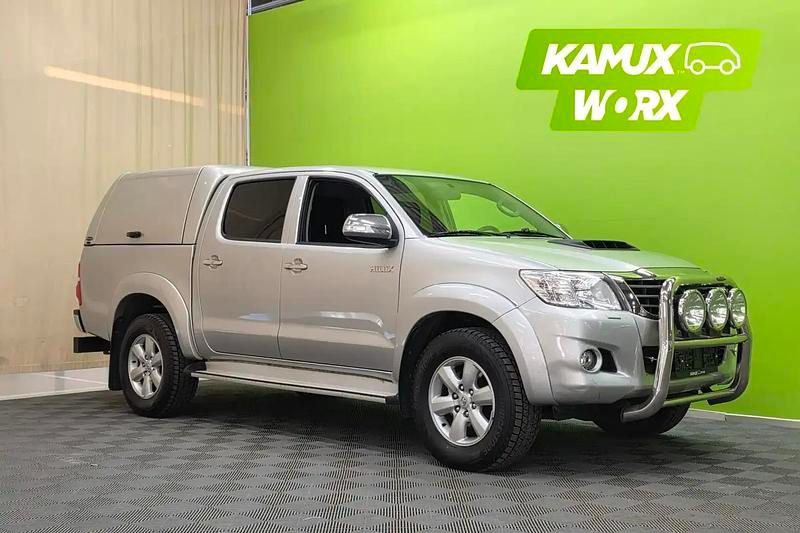 Hopea / harmaa Käytetty 2014 Toyota HiLux SR Nouto | 29 900 € (Perustarjous) - Kuva 1/1