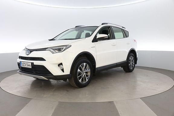Käytetty Toyota RAV4 Edition 153 HP (112 kW) 2017 Valkoinen Katumaasturi