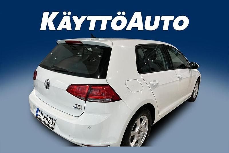 Käytetty VW Golf VII Comfortline 110 HP (80 kW) 2016 Met. valkoinen Viistoperä