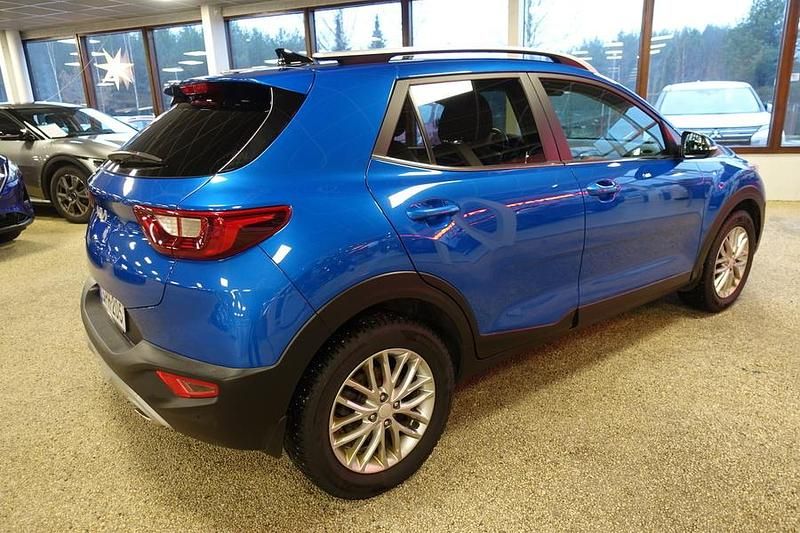 Käytetty Kia Stonic 120 HP (88 kW) 2023 Sininen Katumaasturi